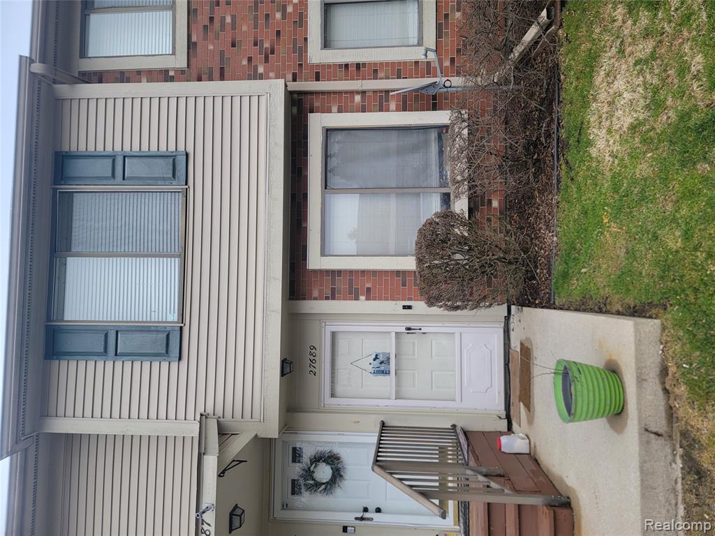 27689 Harrison Woods Lane, Harrison Township, MI — Photo 2