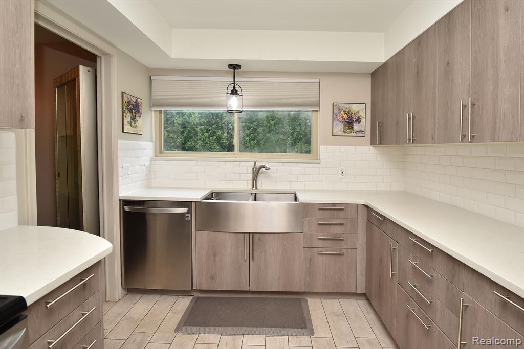 4041 W MAPLE Road, E101, Bloomfield Hills, MI 48301 — Photo 9