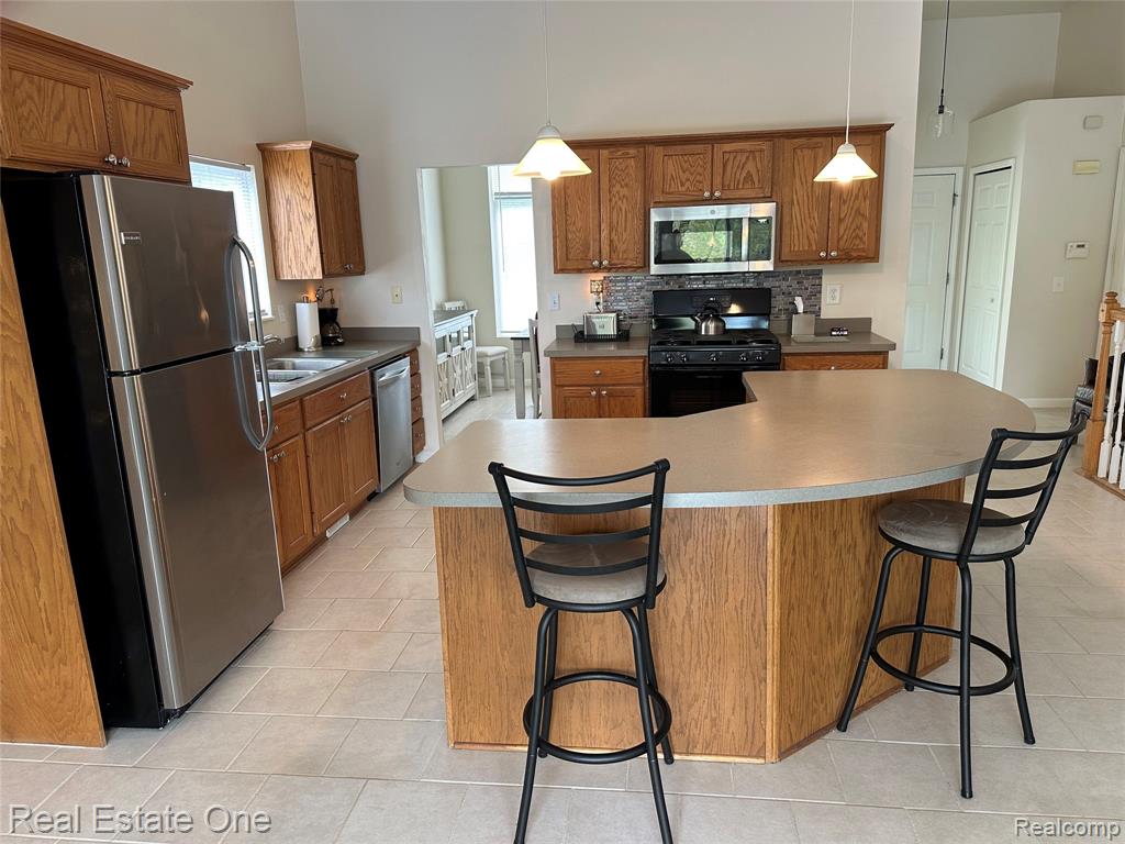 1429 Sherwood Forest Court, Waterford, MI 48327 — Photo 4
