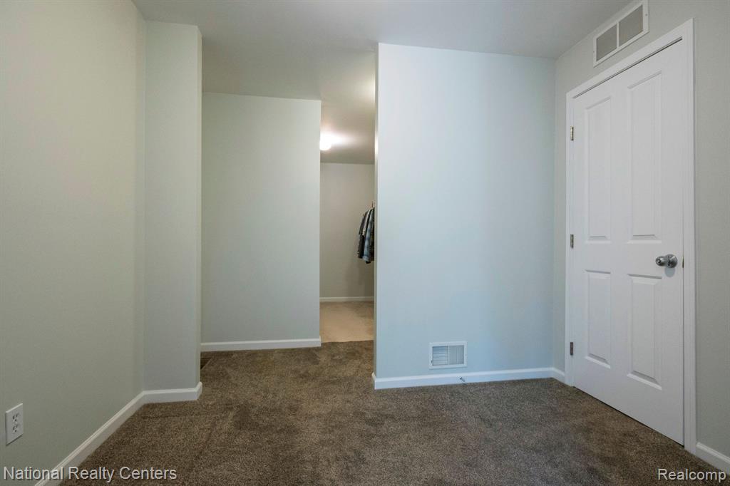 693 ABBINGTON Court, Howell, MI 48843 — Photo 24