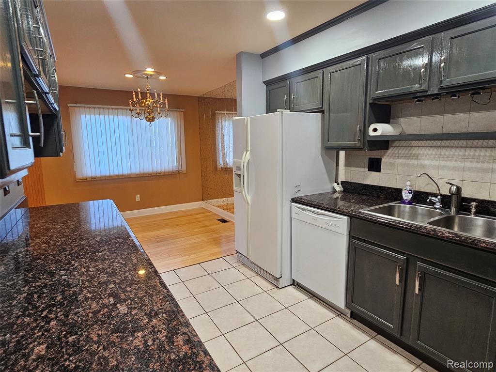 8596 Hampshire Drive, Sterling Heights, MI 48313 — Photo 7
