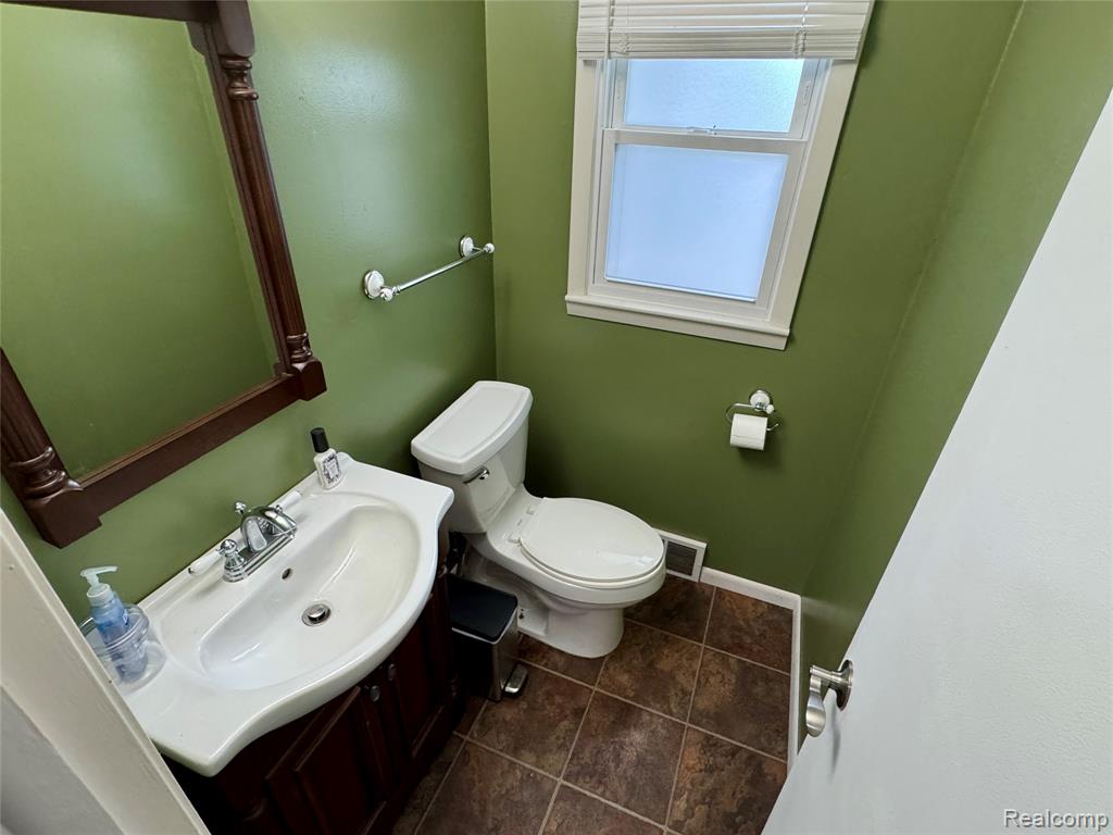 5934 Montebello Avenue, Haslett, MI 48840 — Photo 18