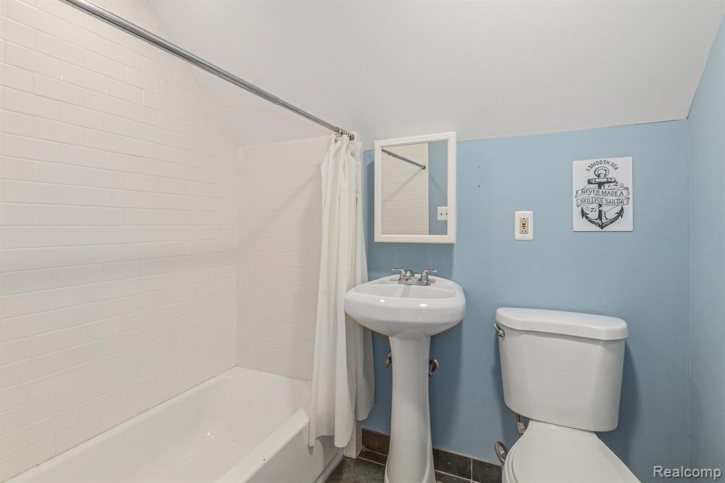 967 E Coy Avenue, Hazel Park, MI 48030 — Photo 23