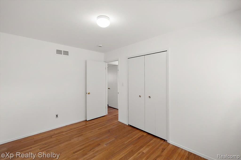 39622 UNIVERSITY Drive, Sterling Heights, MI 48310 — Photo 24