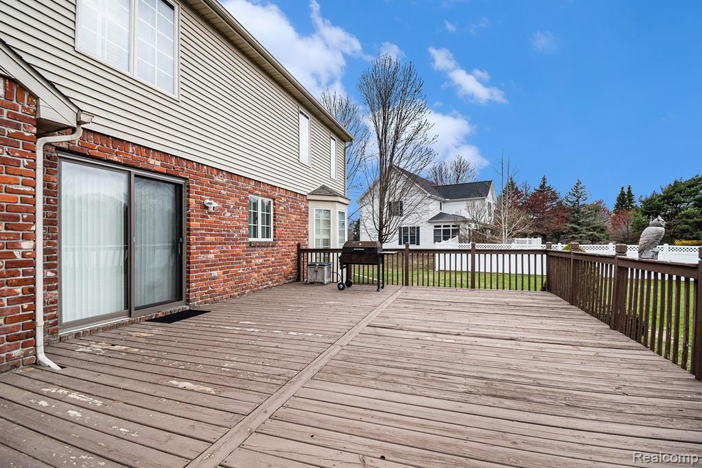 4600 WHITE TRILLIUM Drive S, Saginaw, MI 48603 — Photo 15