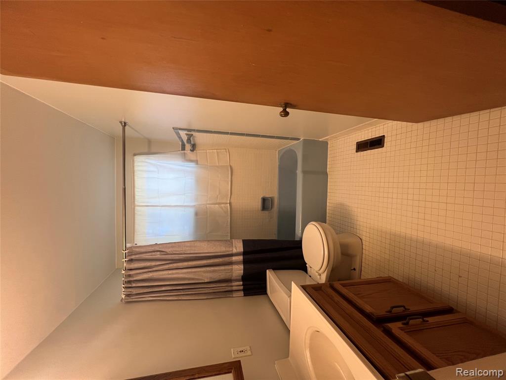 5352 Elmsford Drive, Flint, MI 48532 — Photo 11