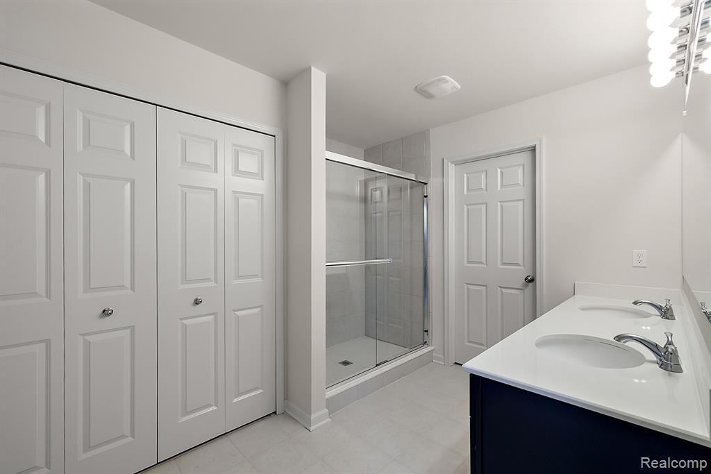 51794 Maple Leaf Drive, Macomb, MI 48042 — Photo 15