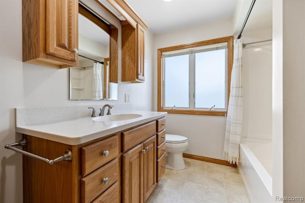 8622 S BYRON Road, Gaines Vlg, MI 48436 — Photo 17