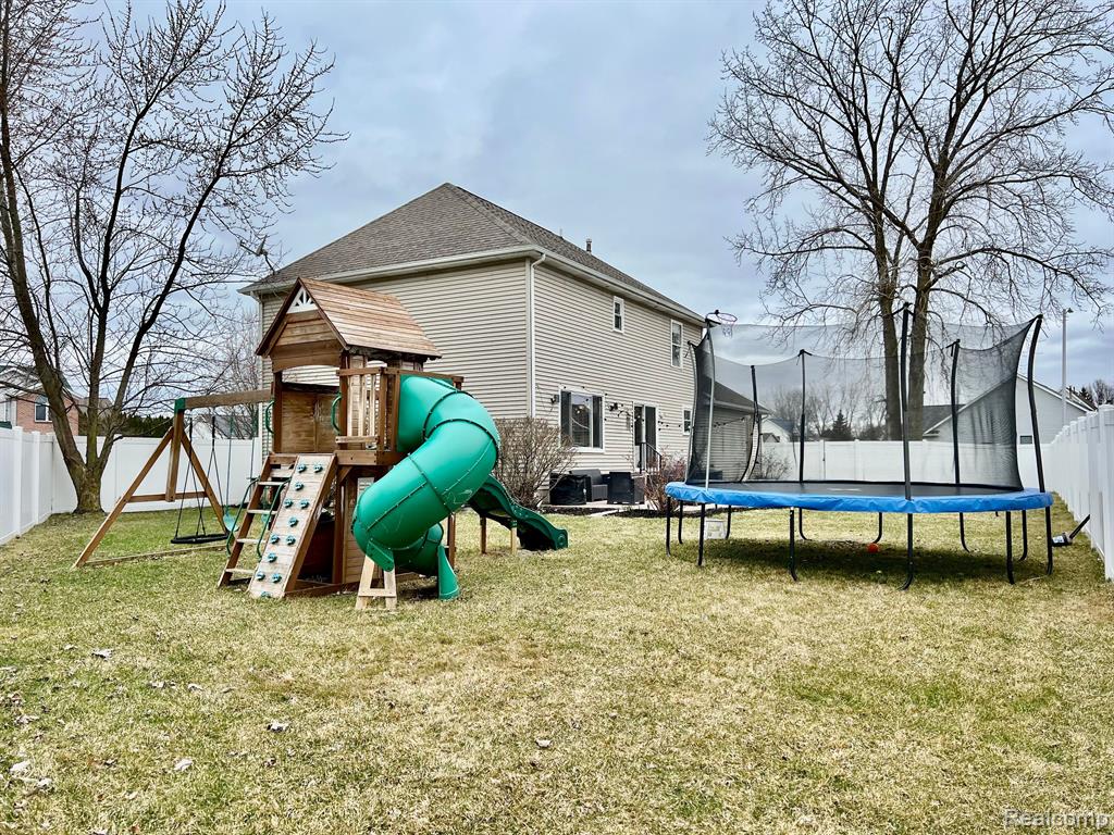 555 Colorado Avenue, Marysville, MI 48040 — Photo 41