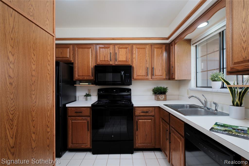 12336 Nantucket Drive, 3, South Lyon, MI 48178 — Photo 14