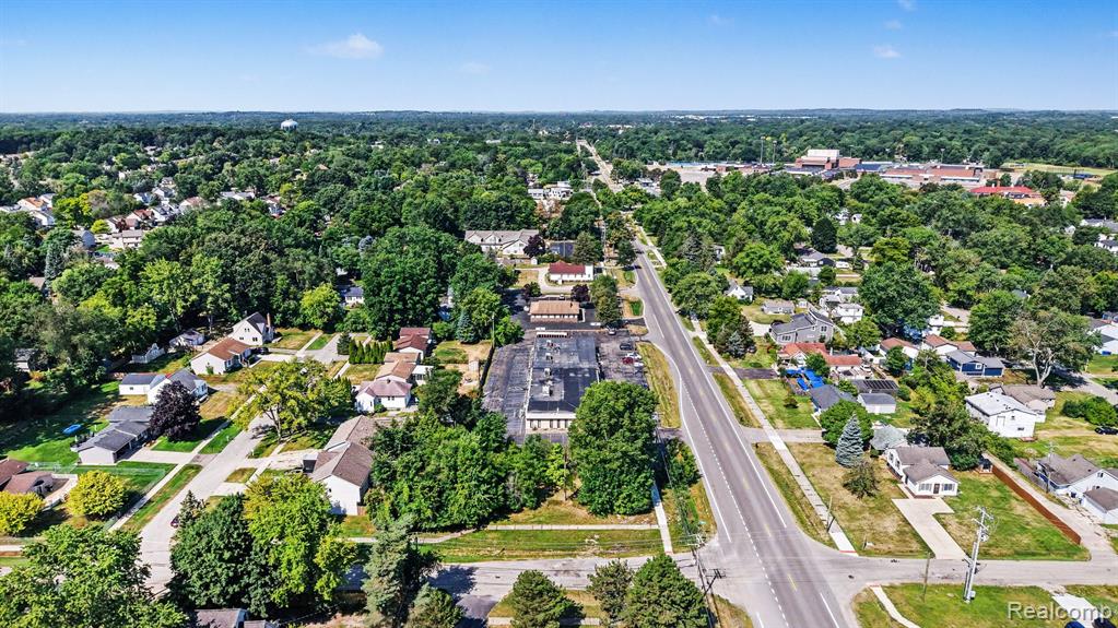 2703 Pontiac Lake Road, Waterford, MI 48328