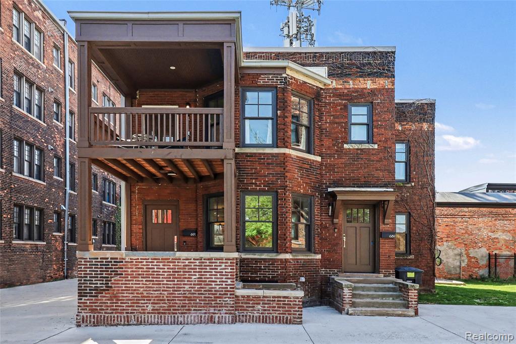 689 W Alexandrine Street - Photo 2