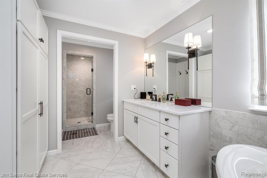 71 WOODLAND SHORES Drive, Grosse Pointe Shores, MI 48236 — Photo 24