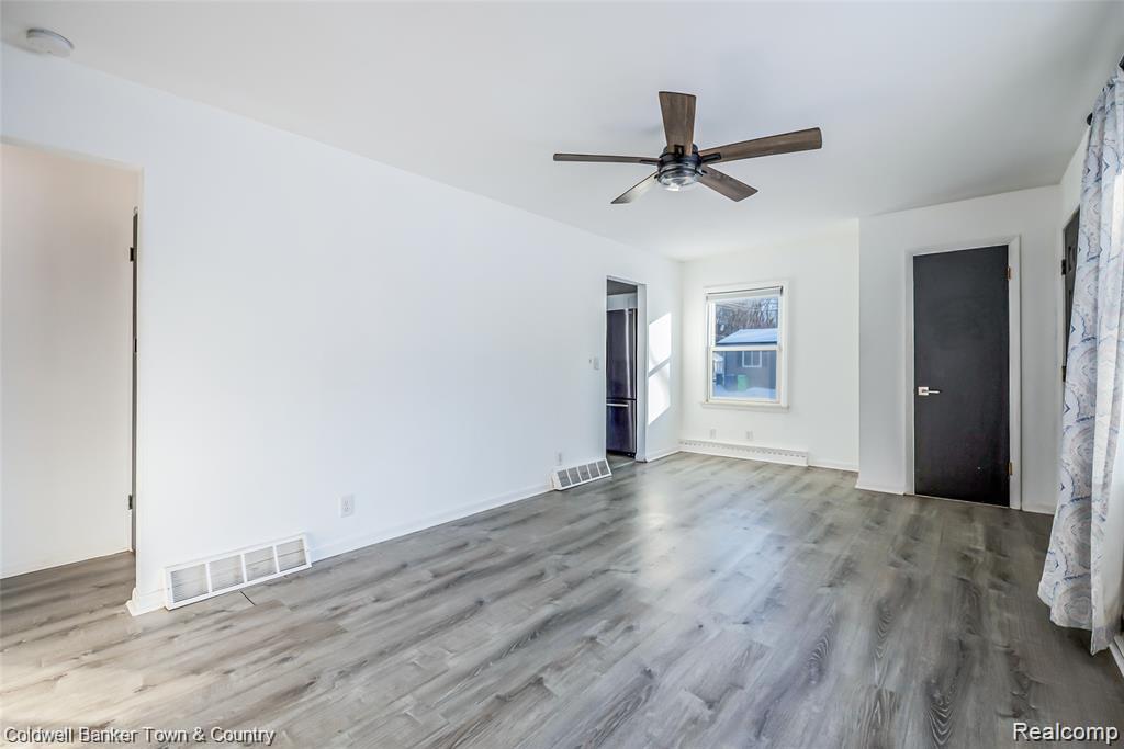4383 Green Lake Road, West Bloomfield, MI 48323 — Photo 12
