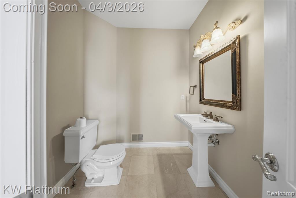 48877 Point Lakeview Drive, Chesterfield, MI 48047 — Photo 31