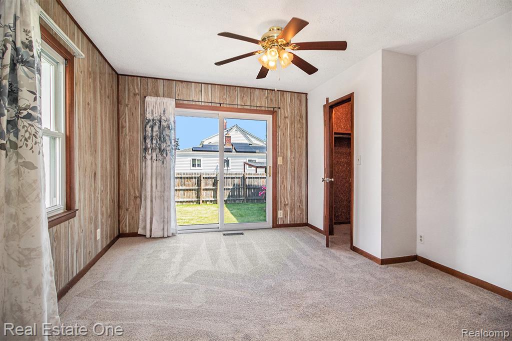 96 Detroit, Trenton, MI 48183 — Photo 16