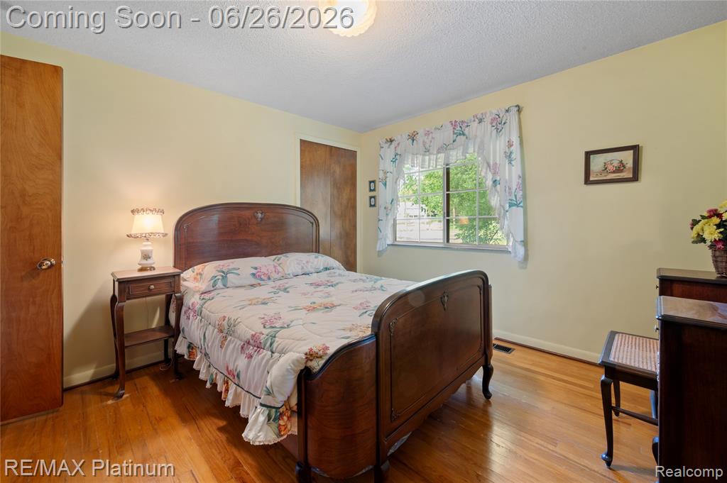 9460 Deer Park Court, Fenton, MI 48430 — Photo 32