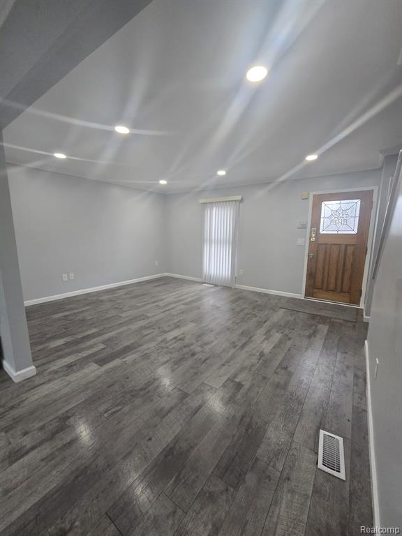 8410 HICKORY DR Drive, Sterling Heights, MI 48312 — Photo 5