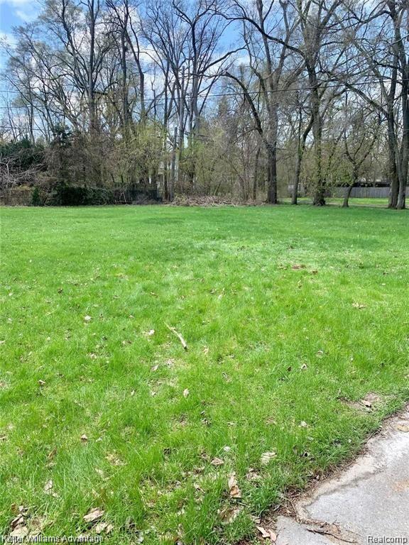 689 LUCILLE Drive, Wolverine Lake, MI 48390 — Photo 16