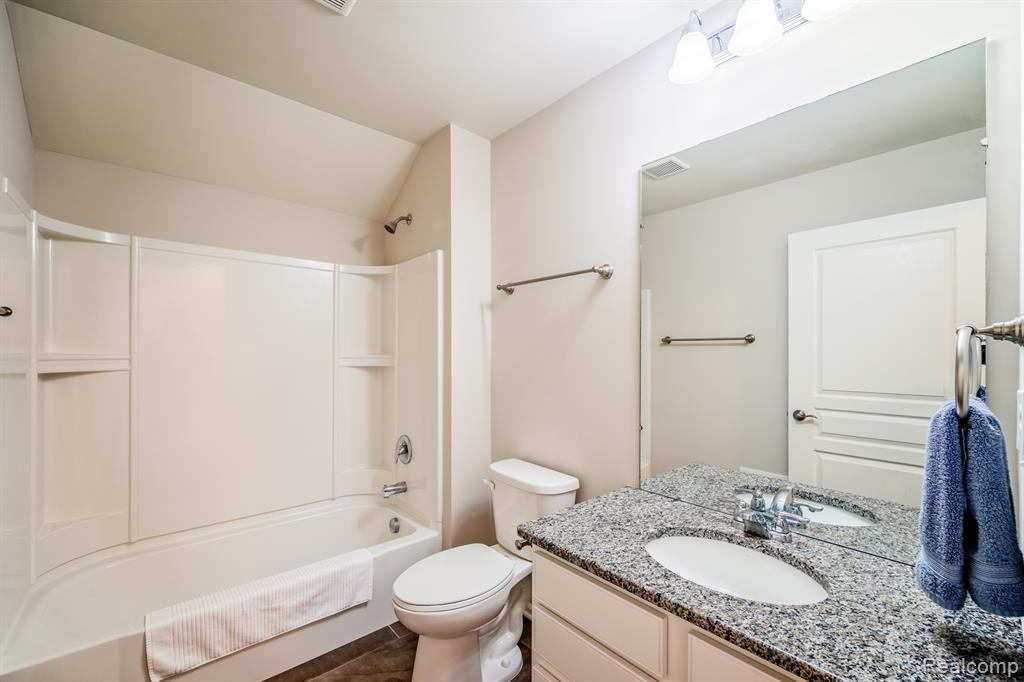 24279 Walloon Way, Flat Rock, MI 48134 — Photo 32