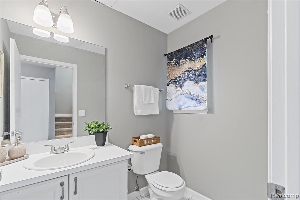549 Winwood Court, Walled Lake, MI 48390 — Photo 17