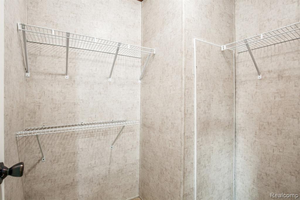 4726 Harrow Court, Sterling Heights, MI 48310 — Photo 16