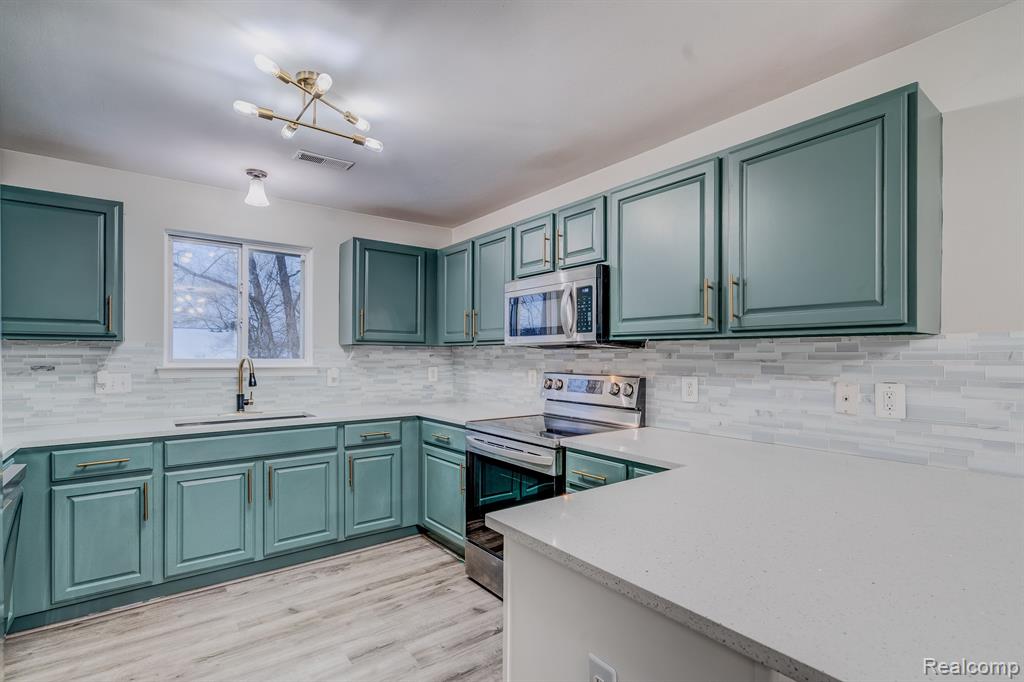 1111 FOUNTAIN VIEW Circle, South Lyon, MI 48178 — Photo 18