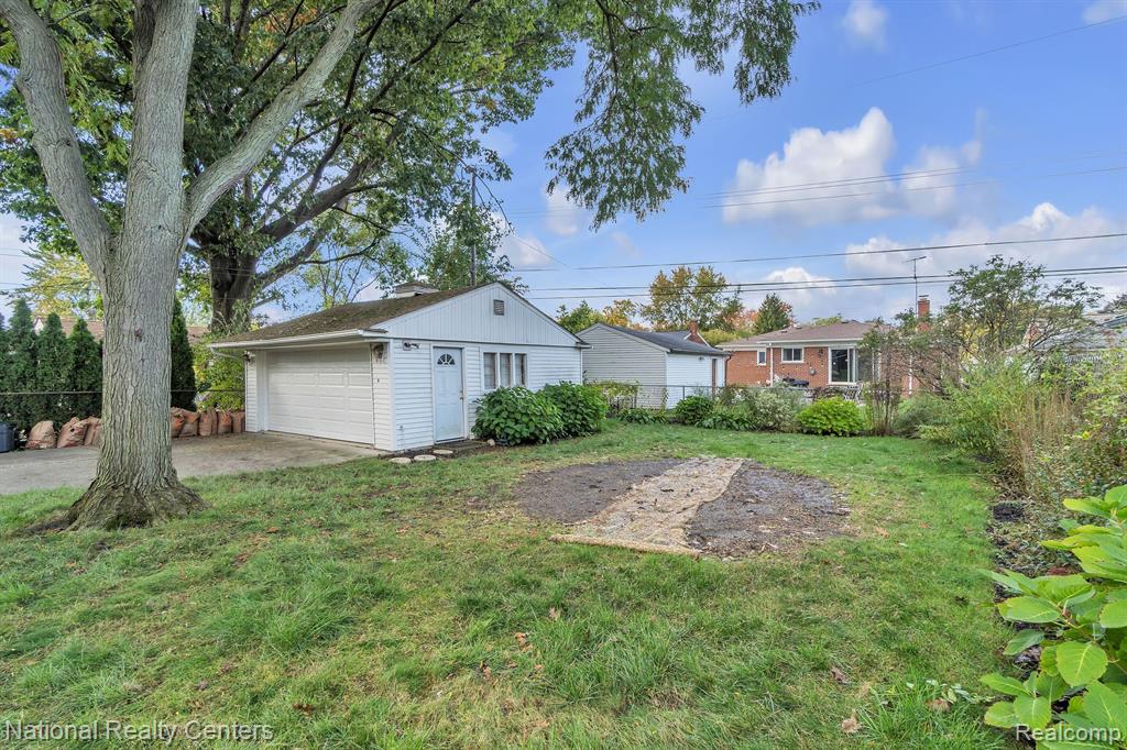 9001 E PERRIN Street, Livonia, MI 48150 — Photo 41