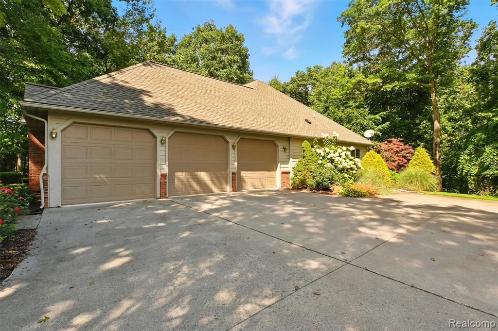 6228 Windemere Point, Brighton, MI 48116 — Photo 52