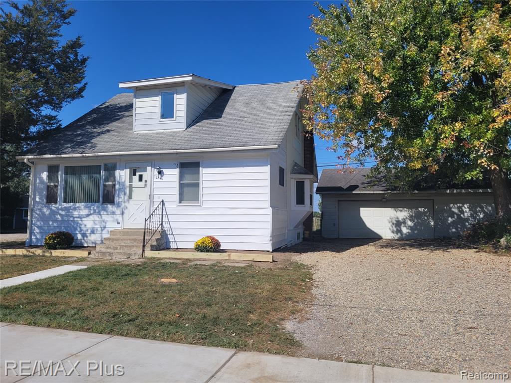 2516 W Genesee Street, Lapeer, MI 48446 — front exterior