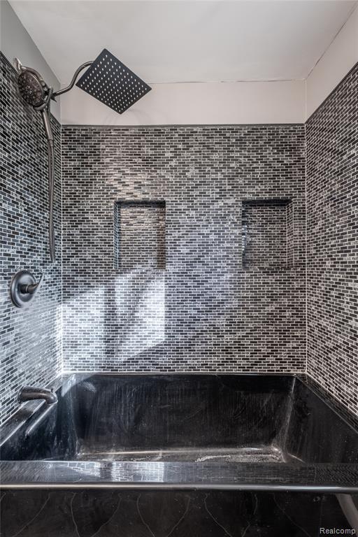 5297 Oaktree Drive, Flint, MI 48532 — Photo 10