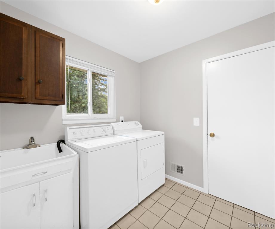 7330 Pointe Drive, Canton, MI 48187 — Photo 24
