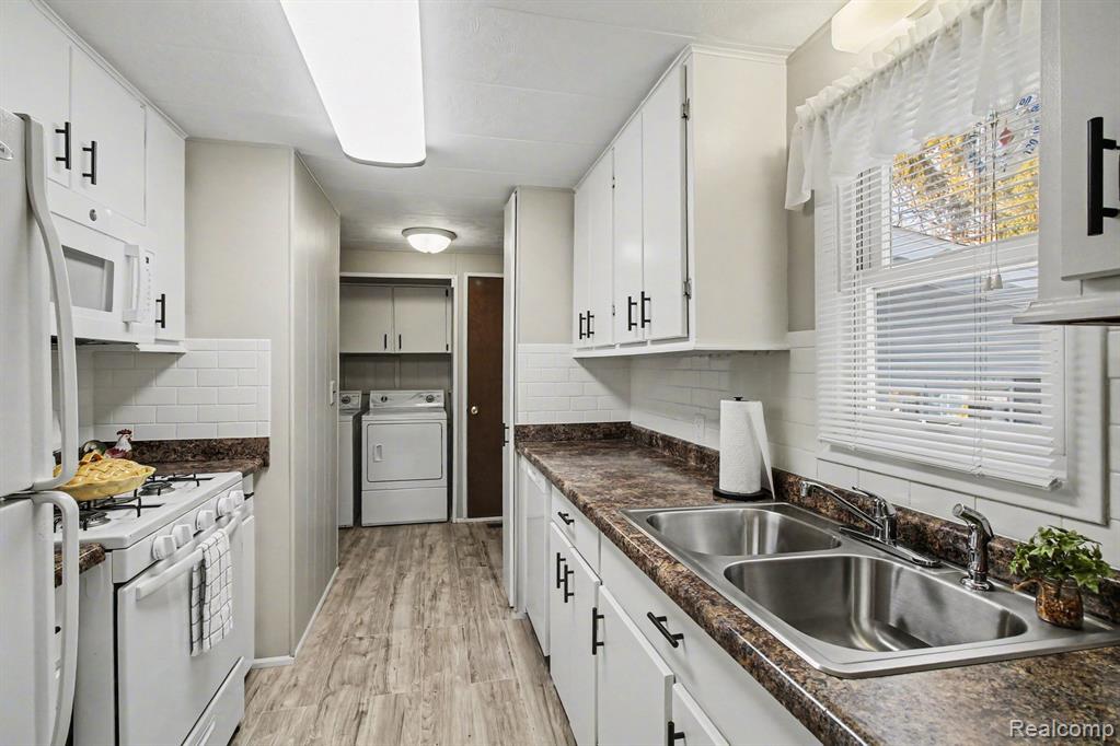 786 Red Oaks Drive, Howell, MI 48843 — Photo 8