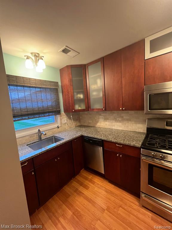 2661 KINGSTOWNE Drive, Commerce Twp, MI 48390 — Photo 7