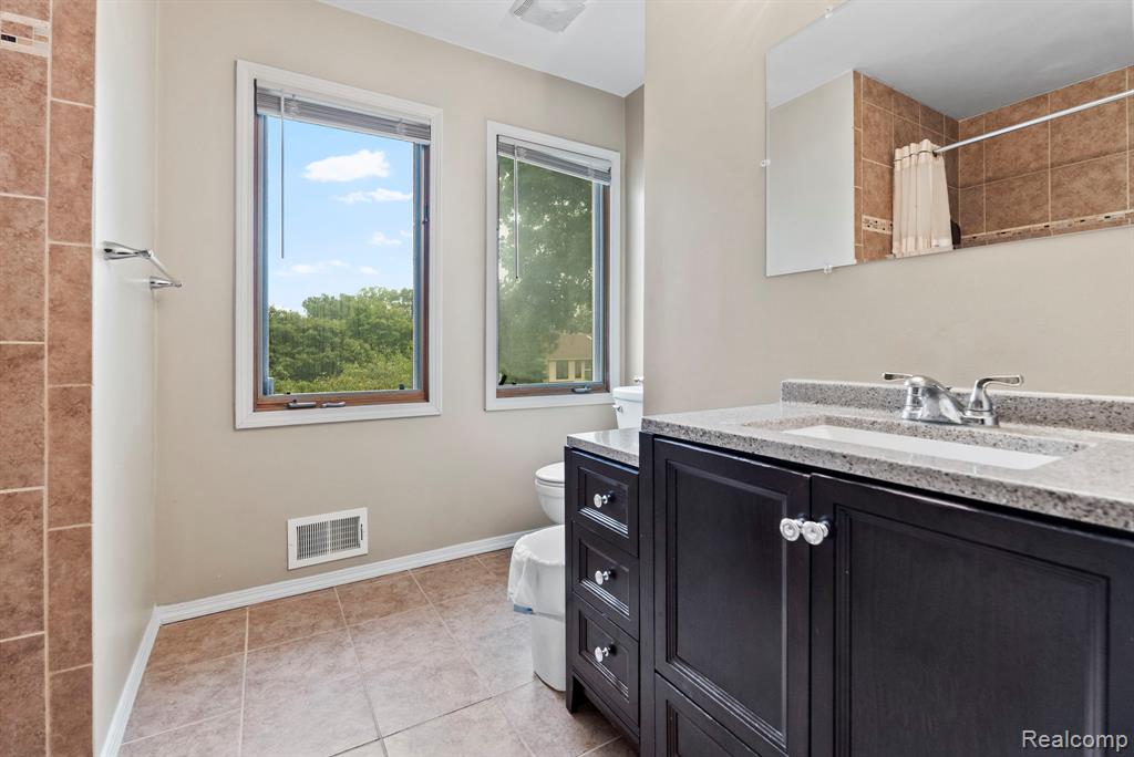 5322 Pond Bluff Drive, West Bloomfield, MI 48323 — Photo 57