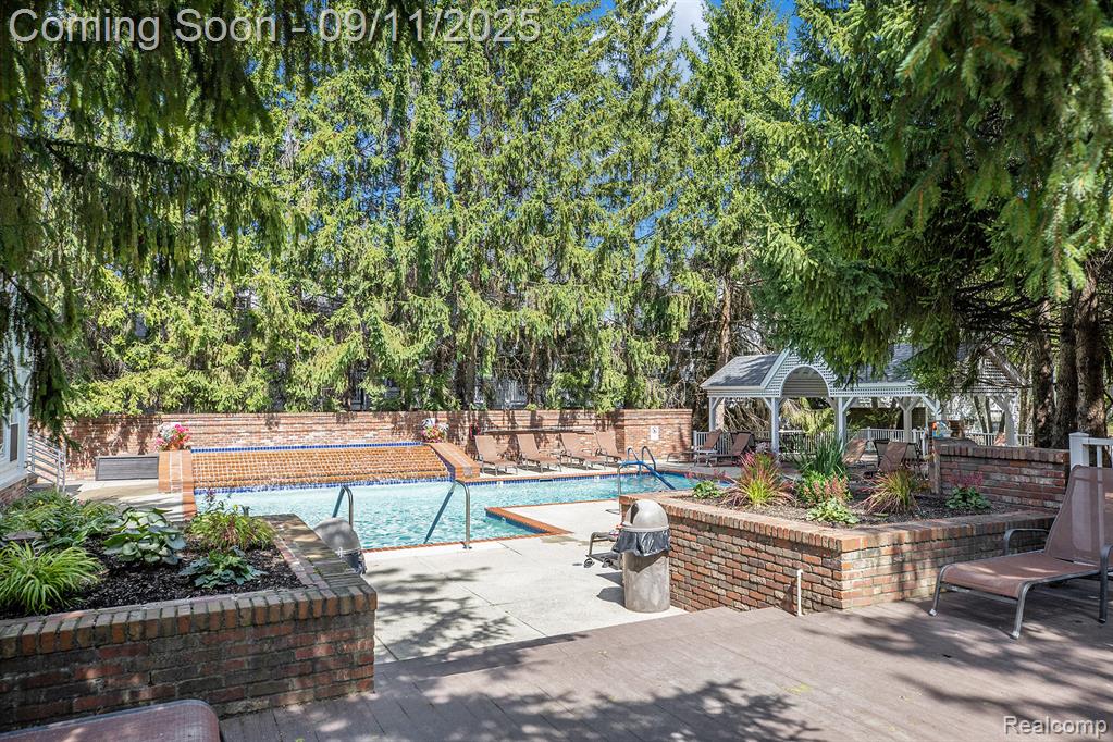5886 Creekside Drive, Troy, MI 48085 — Photo 29