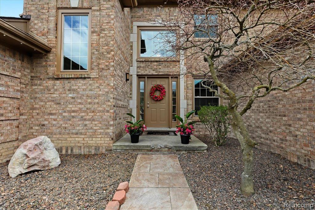 45241 DANBURY Road, Canton, MI 48188 — Photo 2