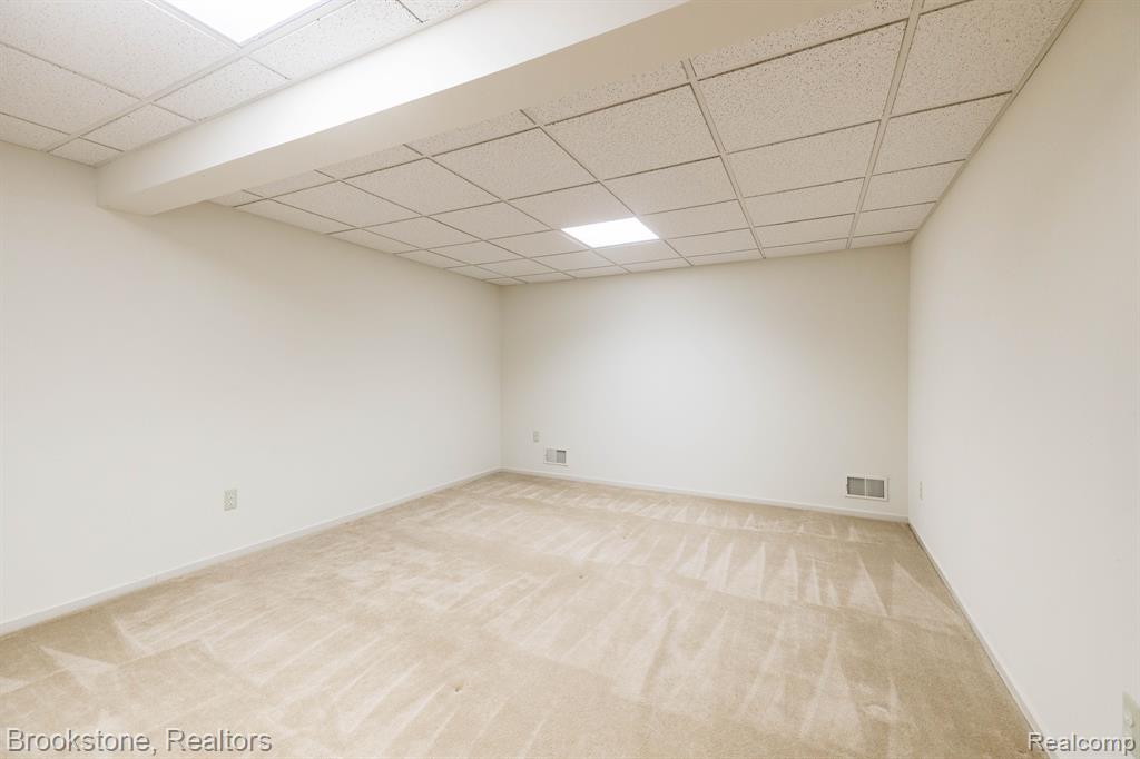 265 SHORE BROOK Lane, Walled Lake, MI 48390 — Photo 26