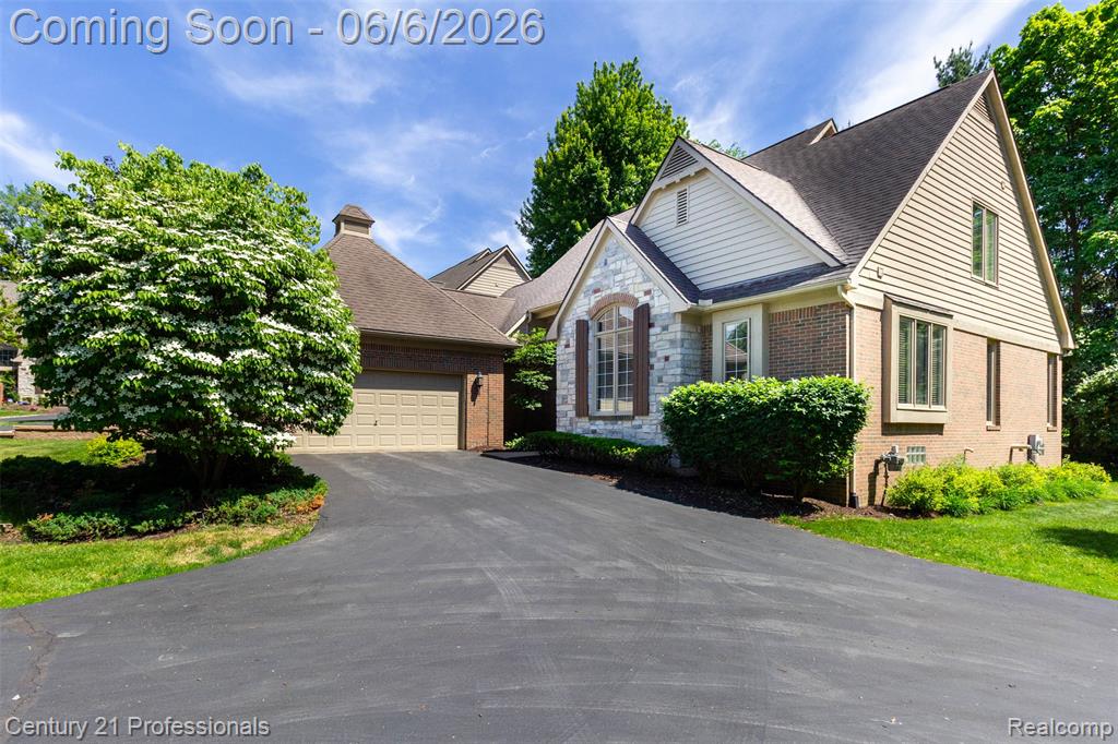 29401 Windmill Court, Farmington, MI 48334