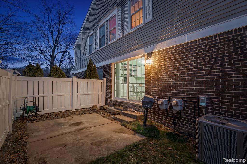 21392 E Glen Haven Circle, Novi, MI 48167 — Photo 28