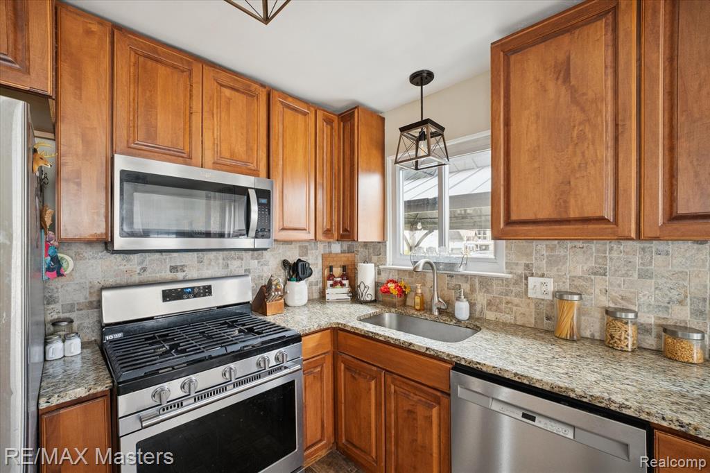 31630 Lynne Drive, Rockwood, MI — Photo 6