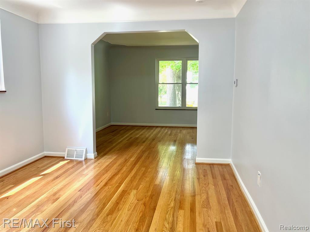 552 LAPRAIRIE Street, Ferndale, MI 48220 — Photo 4
