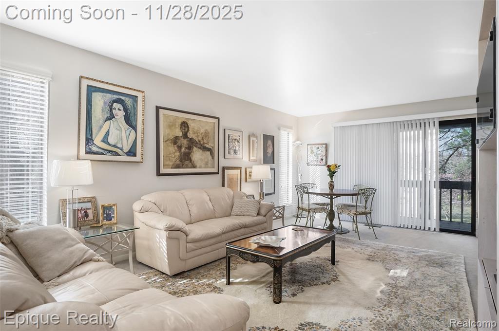 2164 Bordeaux Street, West Bloomfield, MI, 48323