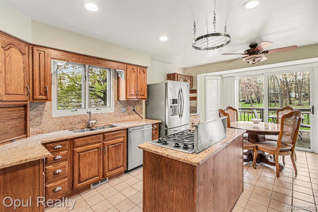 3575 Clark Circle, Commerce Twp, MI 48382 — Photo 17