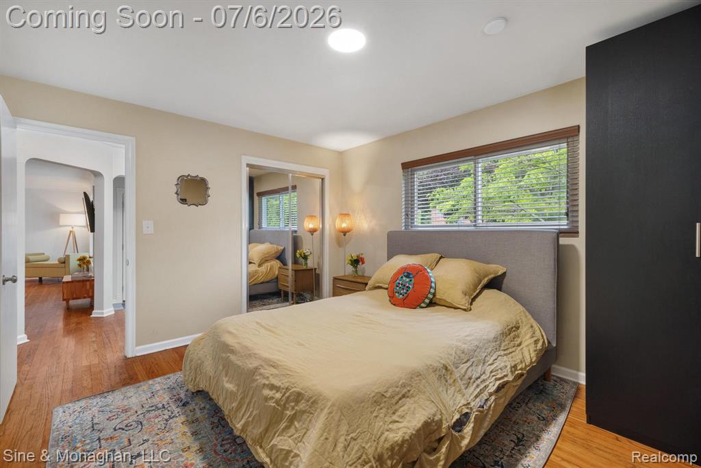 977 ROSLYN Road, Grosse Pointe Woods, MI 48236 — Photo 24