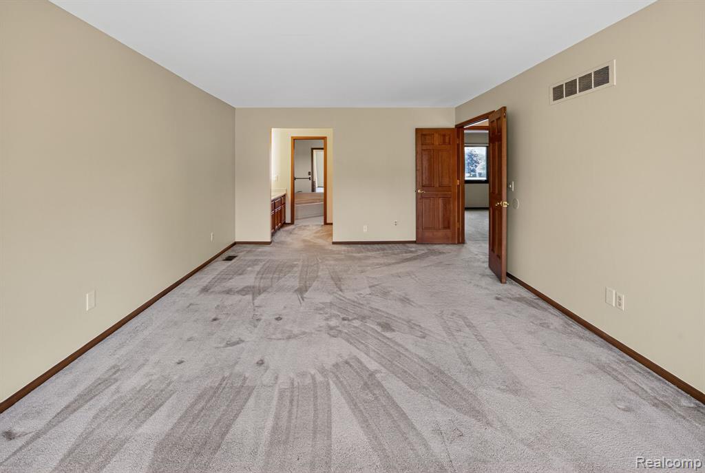 48342 Lake Valley Drive, Shelby Twp, MI 48317 — Photo 33