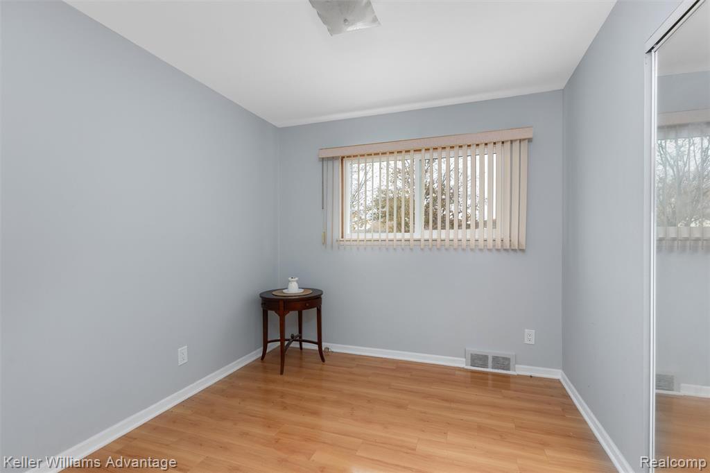 6927 Apache Trail, Westland, MI — Photo 13