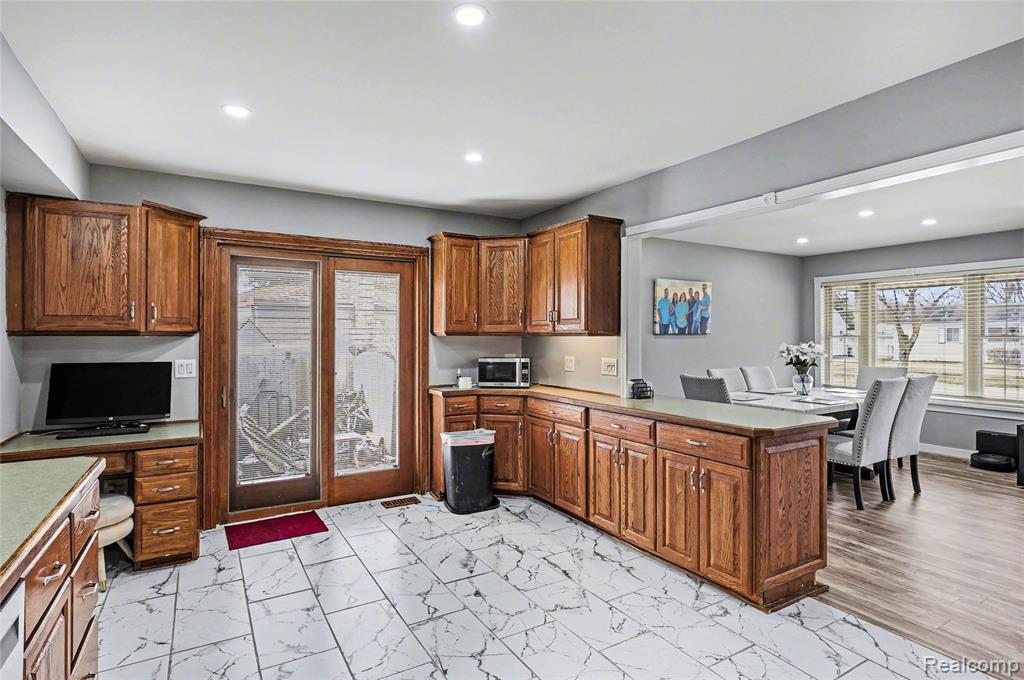 41174 Bernard Drive, Sterling Heights, MI 48313 — Photo 11