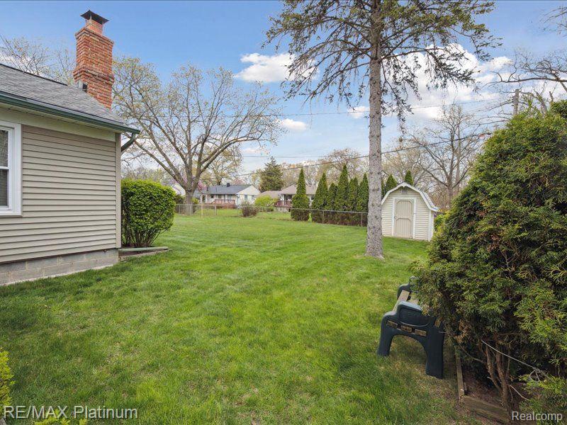 2338 ROSELAWN Street, Wolverine Lake, MI 48390 — Photo 19