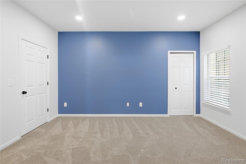 526 Red Oak Court, Walled Lake, MI 48390 — Photo 22